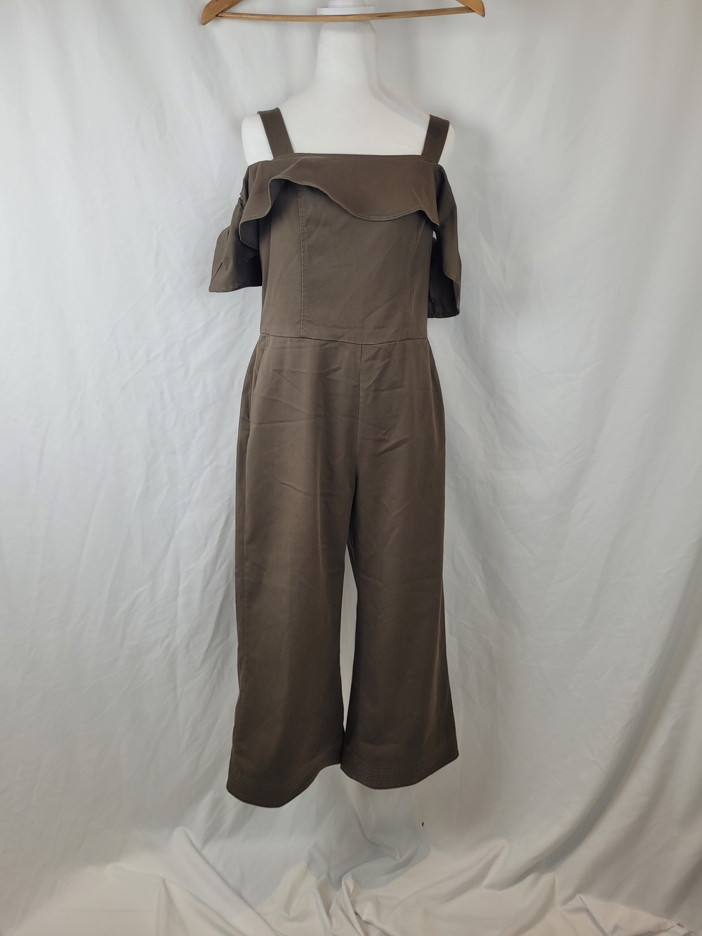Banana Republic NWOT Olive Off-Shoulder Ruffle Jumpsuit with Tie Waist  Size 4 - Picture 4 of 14